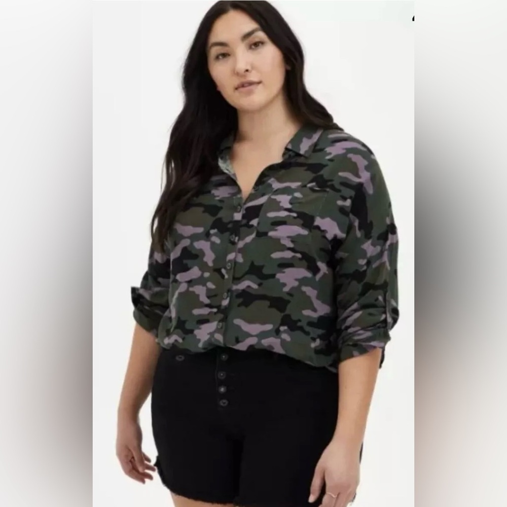 Torrid 2x Camo Green Pink  Button Up Top Roll Tab Sleeve Tunic